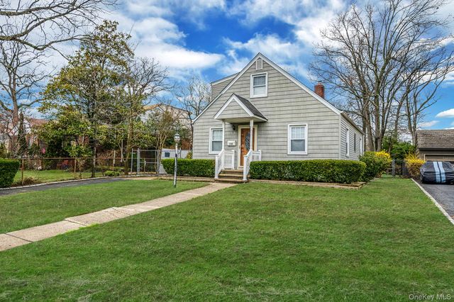 1760 Slocum Street, Hewlett, NY 11557