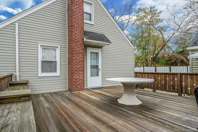 1760 Slocum Street, Hewlett, NY 11557