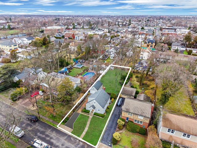 1760 Slocum Street, Hewlett, NY 11557
