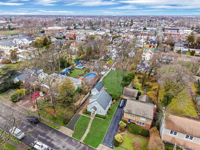 1760 Slocum Street, Hewlett, NY 11557