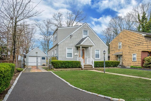 1760 Slocum Street, Hewlett, NY 11557
