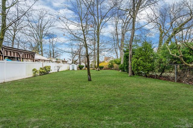 1760 Slocum Street, Hewlett, NY 11557