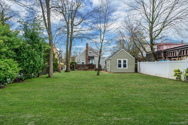 1760 Slocum Street, Hewlett, NY 11557