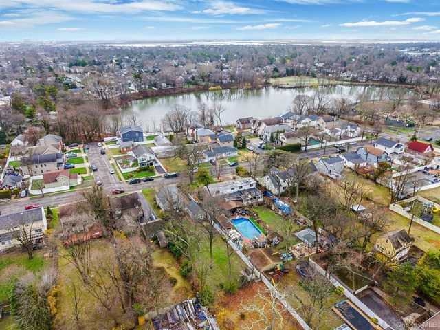 1760 Slocum Street, Hewlett, NY 11557