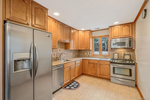 1760 Slocum Street, Hewlett, NY 11557