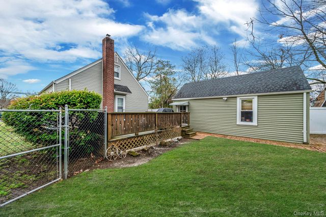 1760 Slocum Street, Hewlett, NY 11557