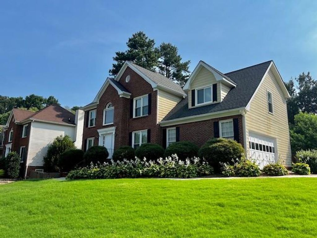 930 Cedar Bluff Trail SW, Lilburn, GA 30047