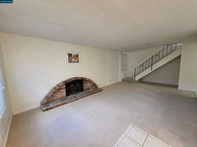 2581 El Portal Dr C, San Pablo, CA 94806