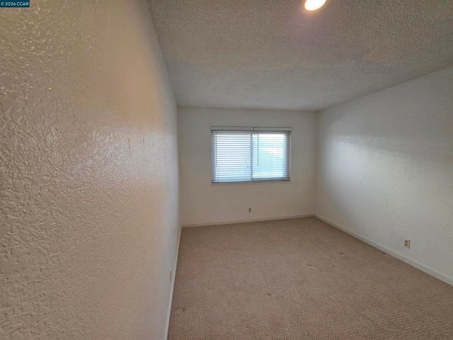 2581 El Portal Dr C, San Pablo, CA 94806