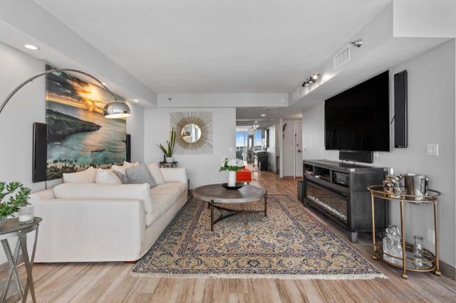 1810 Avenida Del Mundo 1606, Coronado, CA 92118