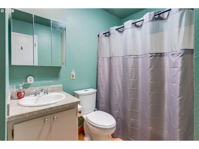 45 EAGLE CREST Dr 311, Lake Oswego, OR 97035