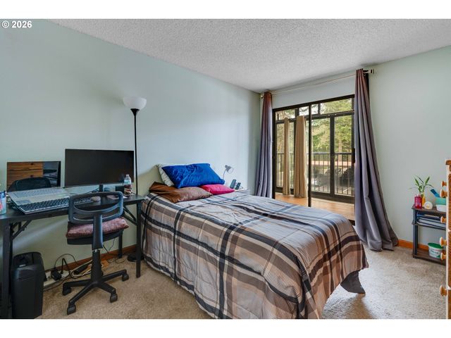 45 EAGLE CREST Dr 311, Lake Oswego, OR 97035