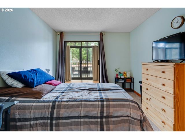 45 EAGLE CREST Dr 311, Lake Oswego, OR 97035