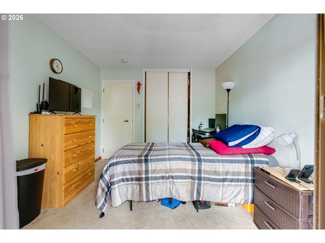 45 EAGLE CREST Dr 311, Lake Oswego, OR 97035