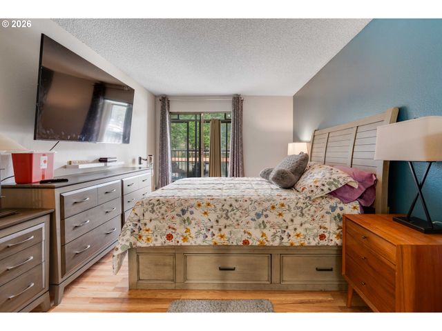 45 EAGLE CREST Dr 311, Lake Oswego, OR 97035