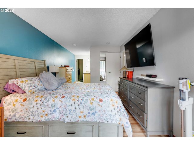 45 EAGLE CREST Dr 311, Lake Oswego, OR 97035