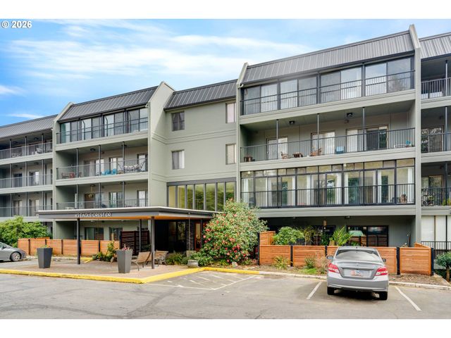 45 EAGLE CREST Dr 311, Lake Oswego, OR 97035