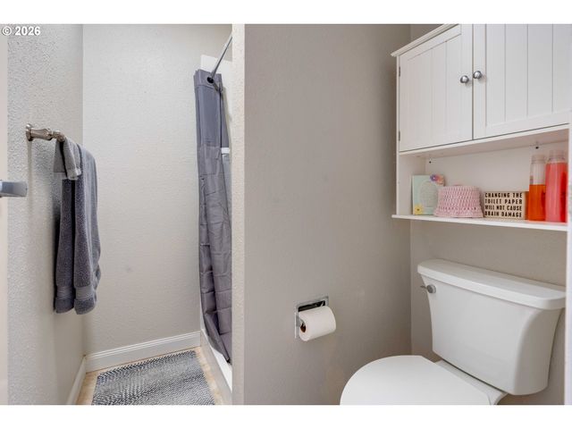 45 EAGLE CREST Dr 311, Lake Oswego, OR 97035