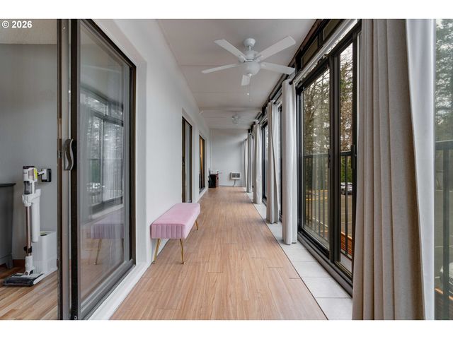 45 EAGLE CREST Dr 311, Lake Oswego, OR 97035