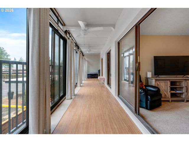 45 EAGLE CREST Dr 311, Lake Oswego, OR 97035