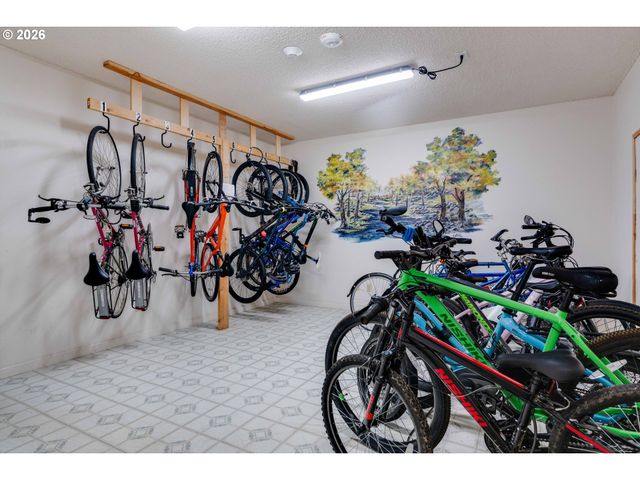 45 EAGLE CREST Dr 311, Lake Oswego, OR 97035