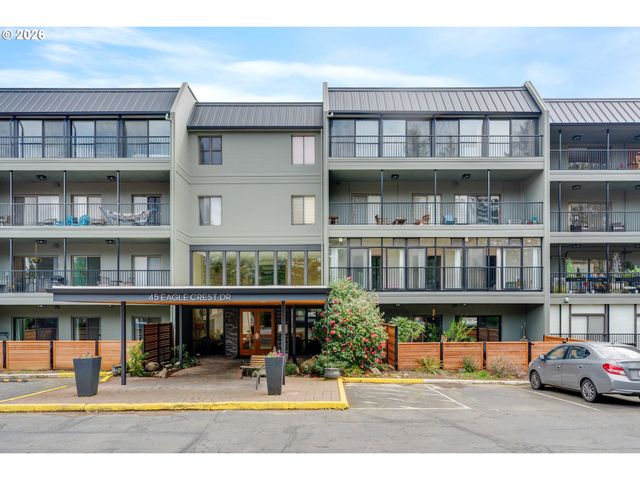 45 EAGLE CREST Dr 311, Lake Oswego, OR 97035