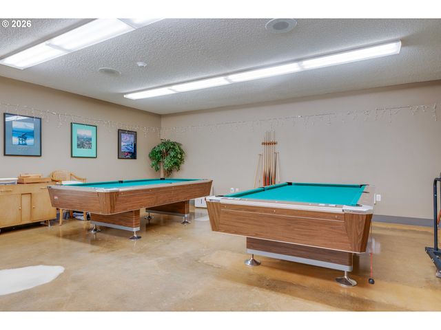 45 EAGLE CREST Dr 311, Lake Oswego, OR 97035