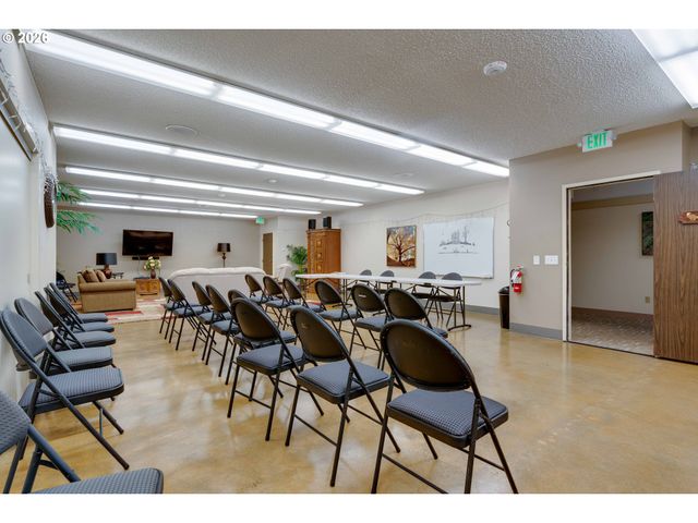 45 EAGLE CREST Dr 311, Lake Oswego, OR 97035