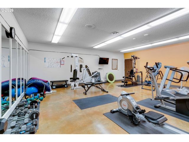 45 EAGLE CREST Dr 311, Lake Oswego, OR 97035