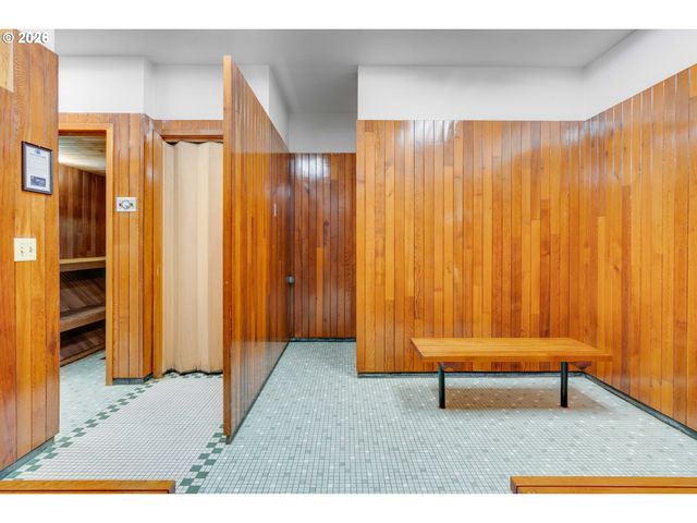 45 EAGLE CREST Dr 311, Lake Oswego, OR 97035