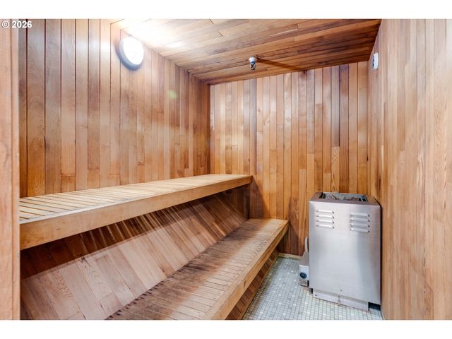 45 EAGLE CREST Dr 311, Lake Oswego, OR 97035