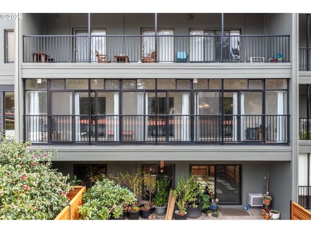 45 EAGLE CREST Dr 311, Lake Oswego, OR 97035