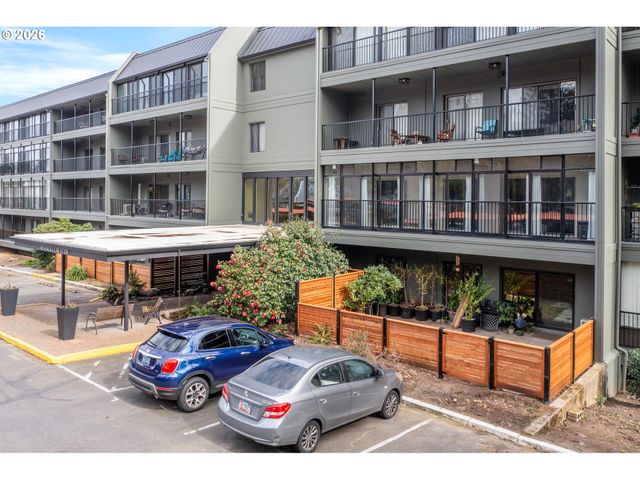 45 EAGLE CREST Dr 311, Lake Oswego, OR 97035