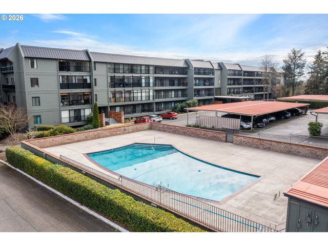 45 EAGLE CREST Dr 311, Lake Oswego, OR 97035