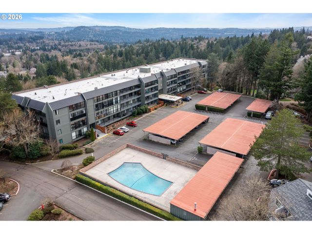 45 EAGLE CREST Dr 311, Lake Oswego, OR 97035