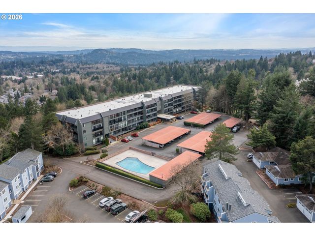 45 EAGLE CREST Dr 311, Lake Oswego, OR 97035