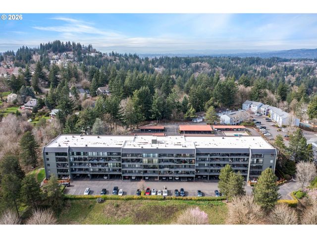 45 EAGLE CREST Dr 311, Lake Oswego, OR 97035