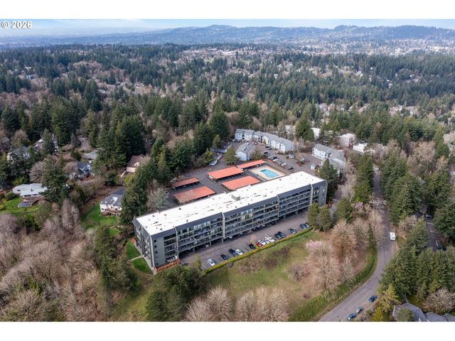 45 EAGLE CREST Dr 311, Lake Oswego, OR 97035