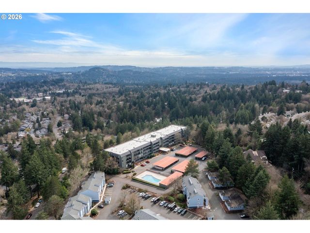 45 EAGLE CREST Dr 311, Lake Oswego, OR 97035