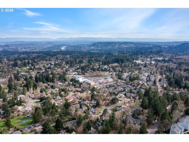 45 EAGLE CREST Dr 311, Lake Oswego, OR 97035