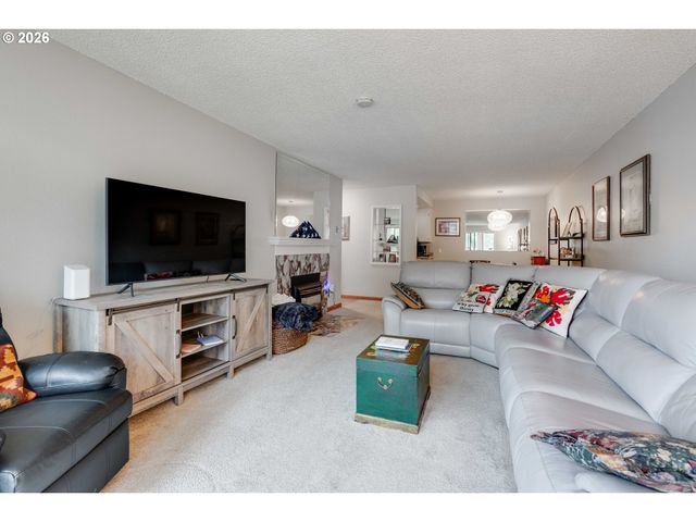 45 EAGLE CREST Dr 311, Lake Oswego, OR 97035