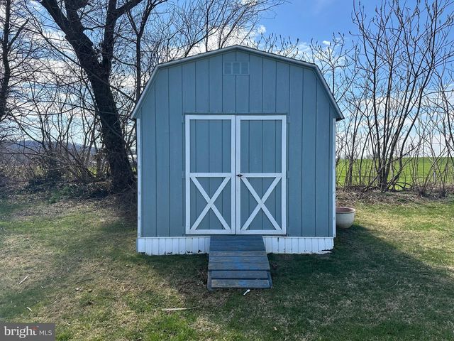 10 ROTH AVE, Mertztown, PA 19539