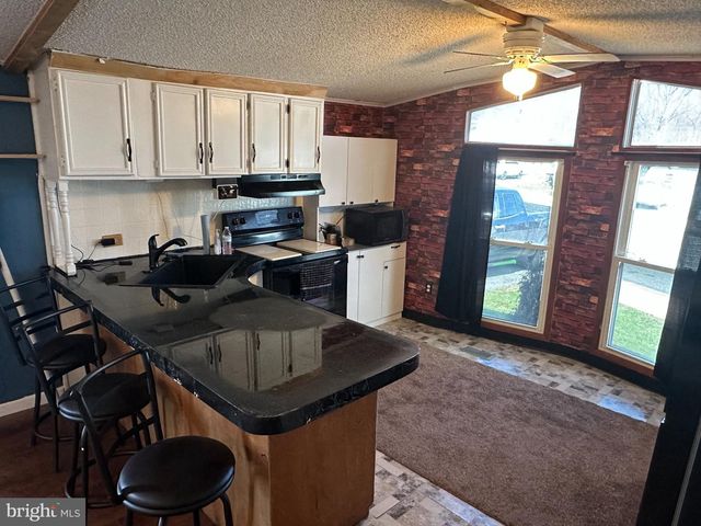 10 ROTH AVE, Mertztown, PA 19539