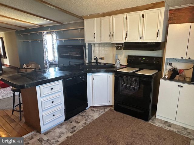 10 ROTH AVE, Mertztown, PA 19539