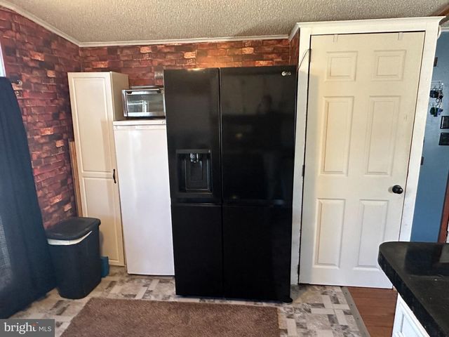10 ROTH AVE, Mertztown, PA 19539