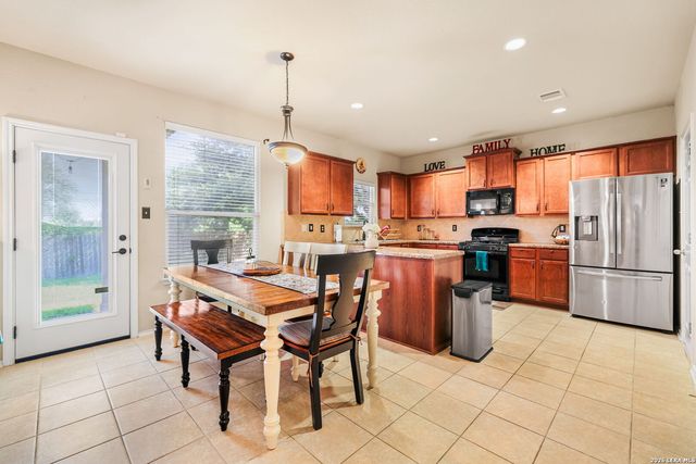 2949 ASHWOOD RD, Schertz, TX 78108