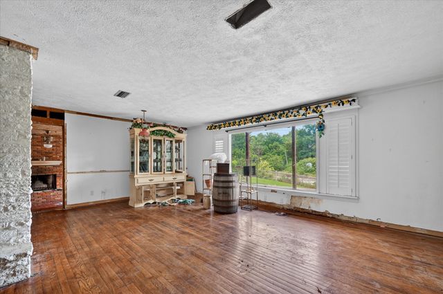 1148 Rock Creek Drive, Garland, TX 75040