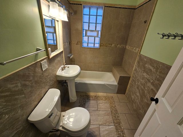 639 N Saint Louis Avenue 1, Chicago, IL 60624