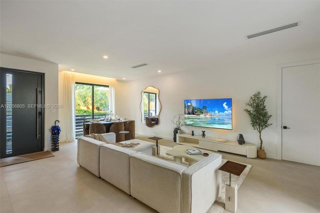 984 SW 10th Street 1, Miami, FL 33130