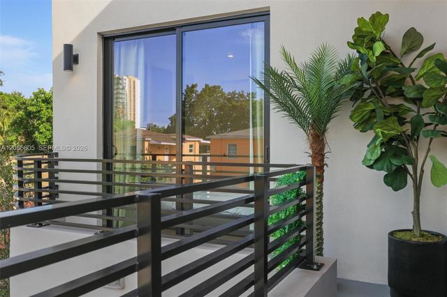 984 SW 10th Street 1, Miami, FL 33130